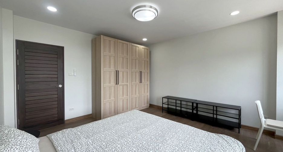 For rent 2 bedrooms townhouse in Mueang Chiang Mai, Chiang Mai
