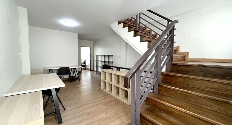 For rent 2 bedrooms townhouse in Mueang Chiang Mai, Chiang Mai