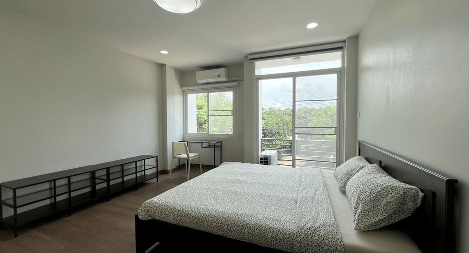 For rent 2 bedrooms townhouse in Mueang Chiang Mai, Chiang Mai