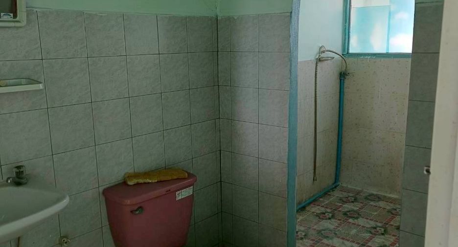 Local comercial en venta de 3 habitaciones en Mueang Nakhon Pathom, Nakhon Pathom