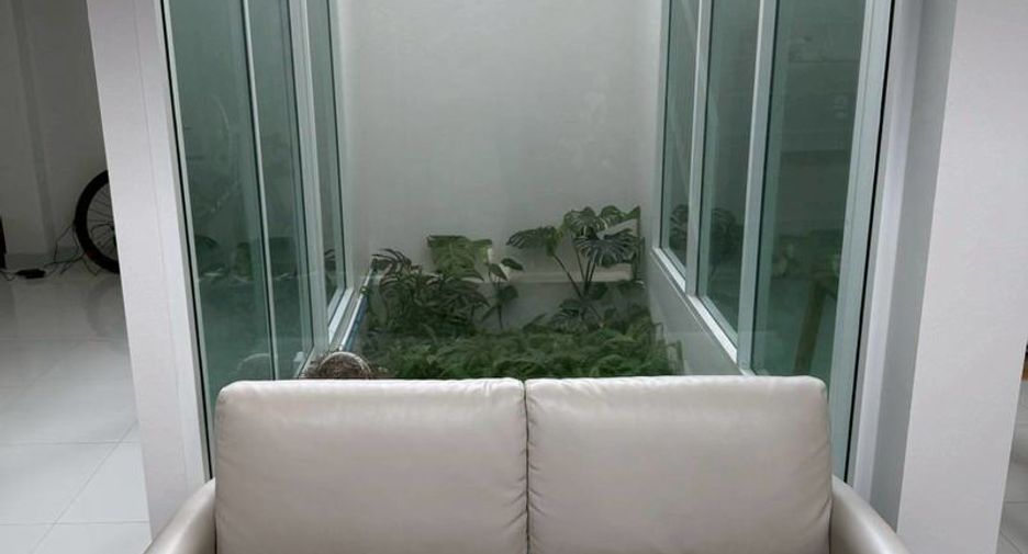 For rent 5 bedrooms house in Mueang Chiang Mai, Chiang Mai