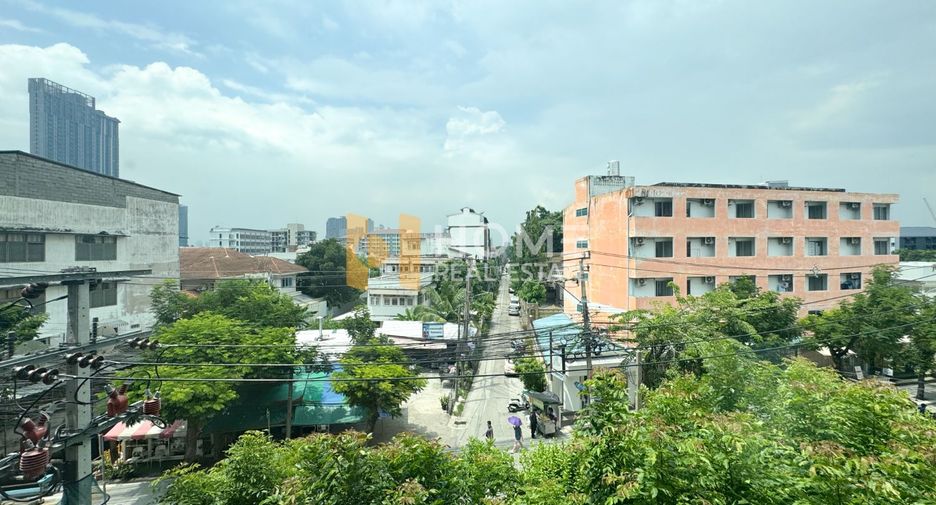For sale 2 bedrooms condo in Phra Khanong, Bangkok