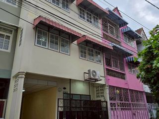 For sale 4 bedrooms townhouse in Bang Phlat, Bangkok