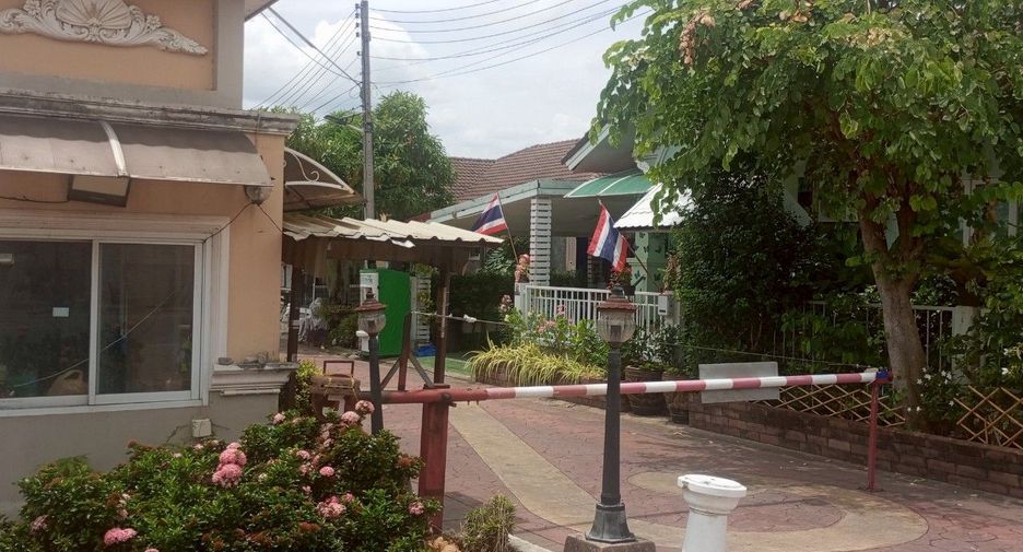 Casa adosada en venta de 3 habitaciones en Phutthamonthon, Nakhon Pathom