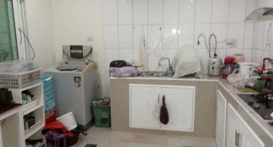 Casa adosada en venta de 3 habitaciones en Phutthamonthon, Nakhon Pathom