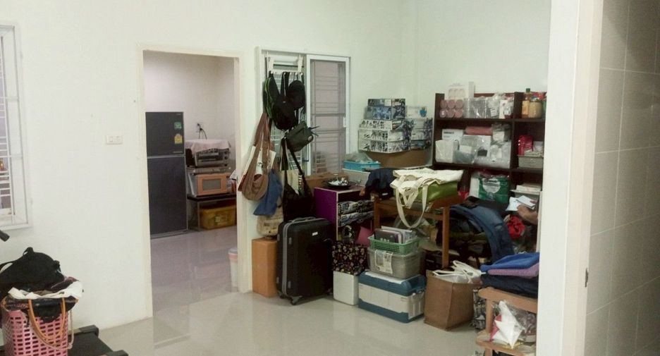Casa adosada en venta de 3 habitaciones en Phutthamonthon, Nakhon Pathom