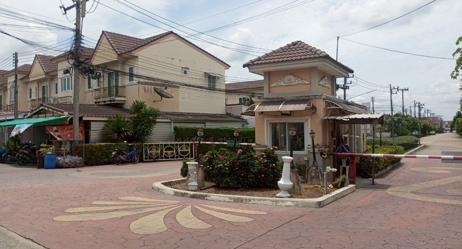 Casa adosada en venta de 3 habitaciones en Phutthamonthon, Nakhon Pathom