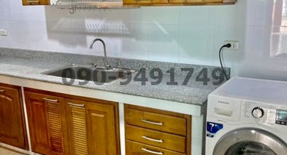 For rent 2 bedrooms townhouse in Bang Na, Bangkok