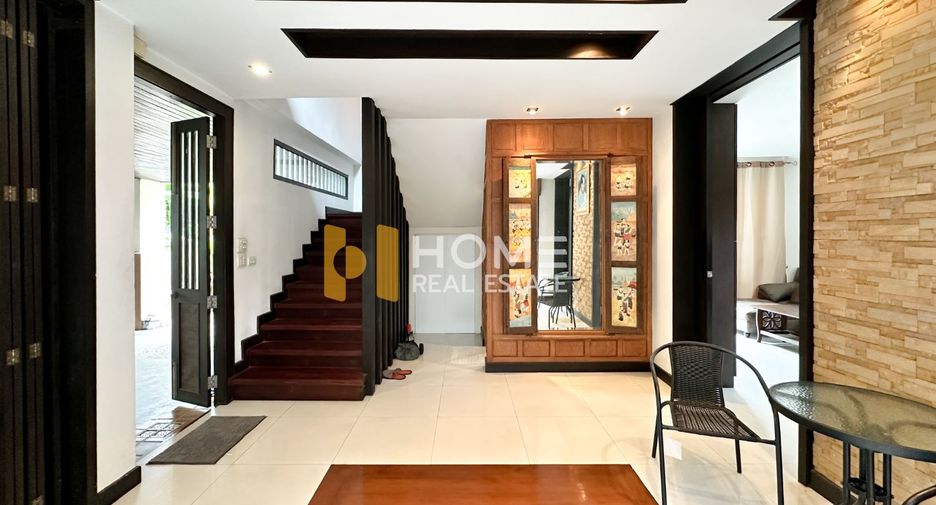For sale 4 bedrooms house in Mueang Nonthaburi, Nonthaburi