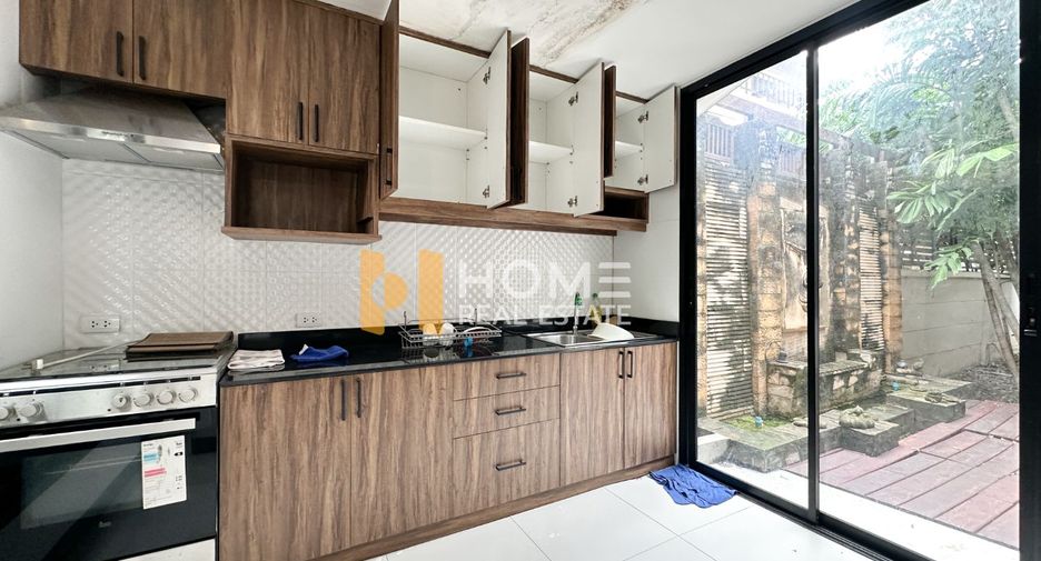 For sale 4 bedrooms house in Mueang Nonthaburi, Nonthaburi