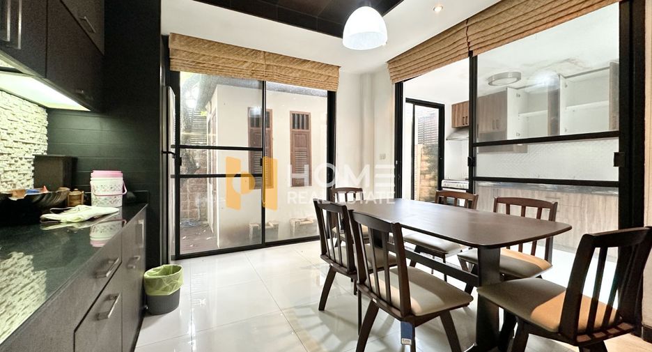 For sale 4 bedrooms house in Mueang Nonthaburi, Nonthaburi