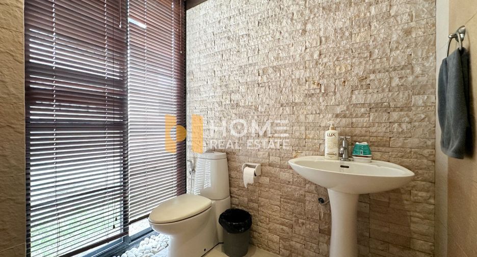 For sale 4 bedrooms house in Mueang Nonthaburi, Nonthaburi
