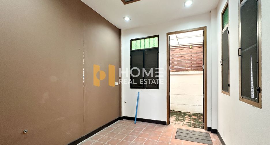 For sale 4 bedrooms house in Mueang Nonthaburi, Nonthaburi
