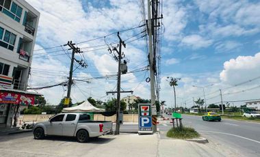Local comercial en venta de 9 habitaciones en Lam Luk Ka, Pathum Thani