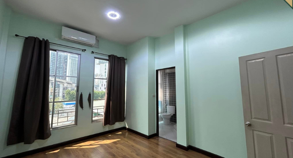 Casa adosada en alquiler de 4 habitaciones en Chatuchak, Bangkok