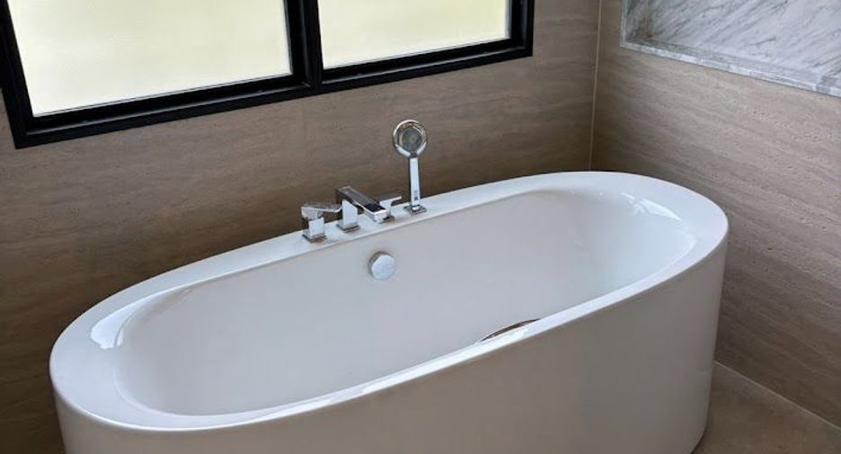 Haus zur Miete mit 4 Zimmer in Saphan Sung, Bangkok