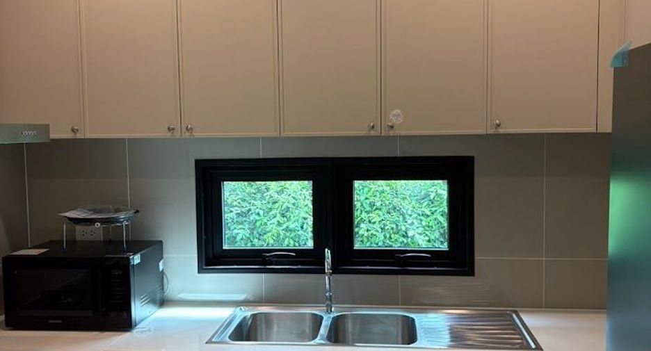 Haus zur Miete mit 4 Zimmer in Saphan Sung, Bangkok