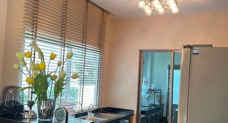 For sale 4 bedrooms house in Prawet, Bangkok
