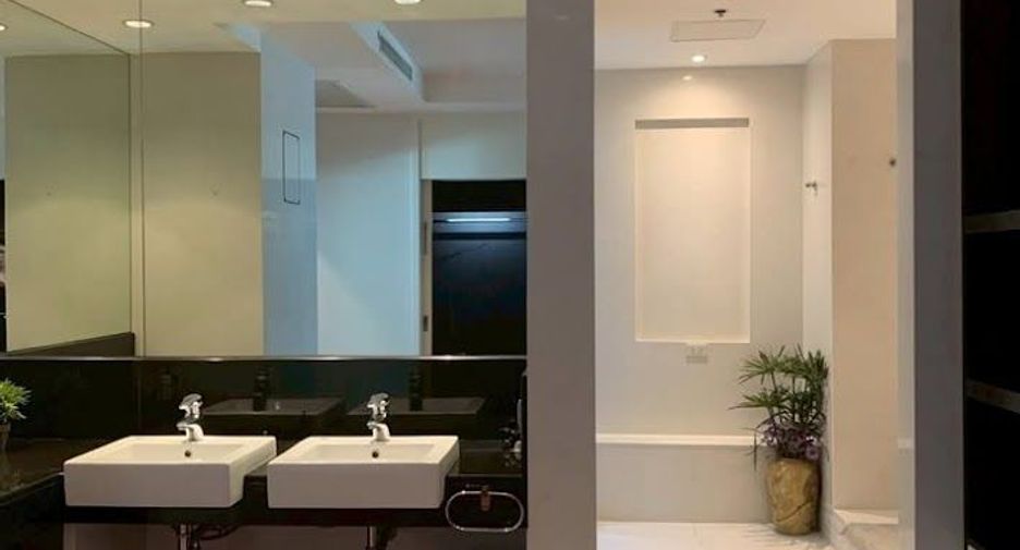 À louer 4 chambres condo à Pathum Wan, Bangkok