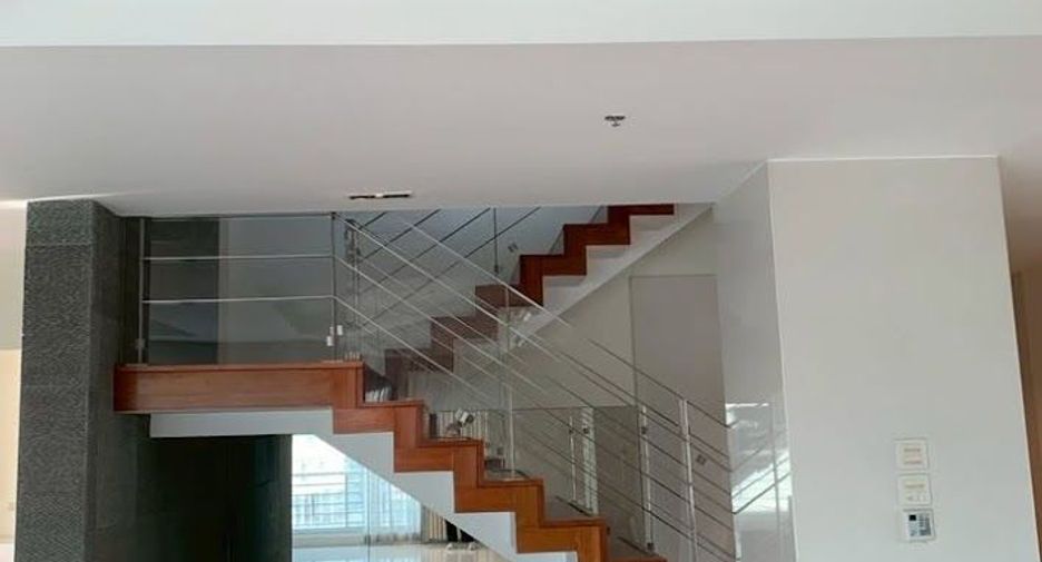 À louer 4 chambres condo à Pathum Wan, Bangkok