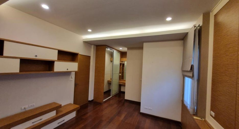 For sale 3 bedrooms house in Chatuchak, Bangkok