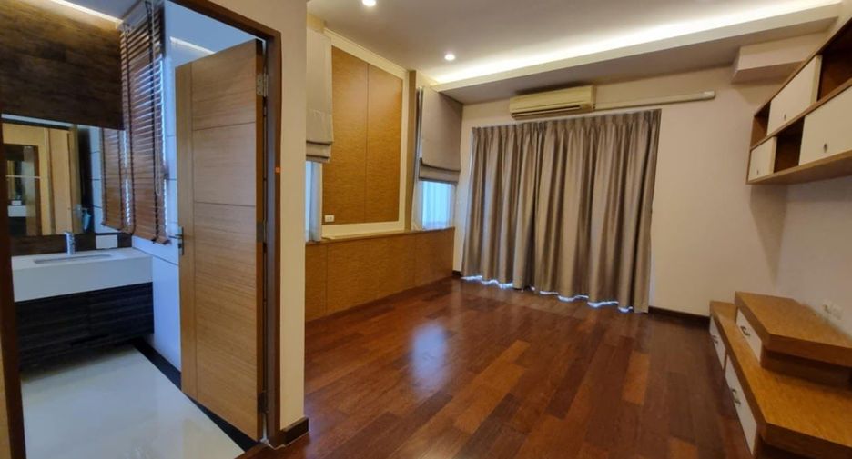 For sale 3 bedrooms house in Chatuchak, Bangkok