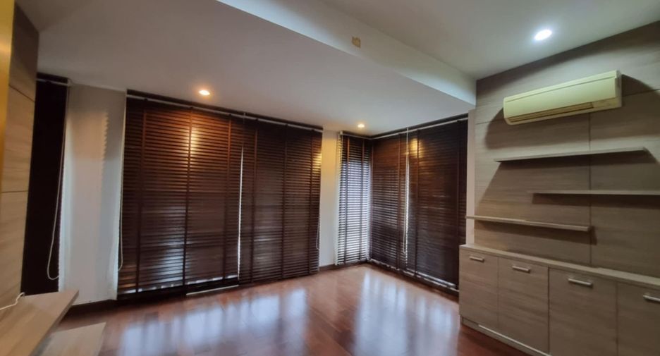 For sale 3 bedrooms house in Chatuchak, Bangkok
