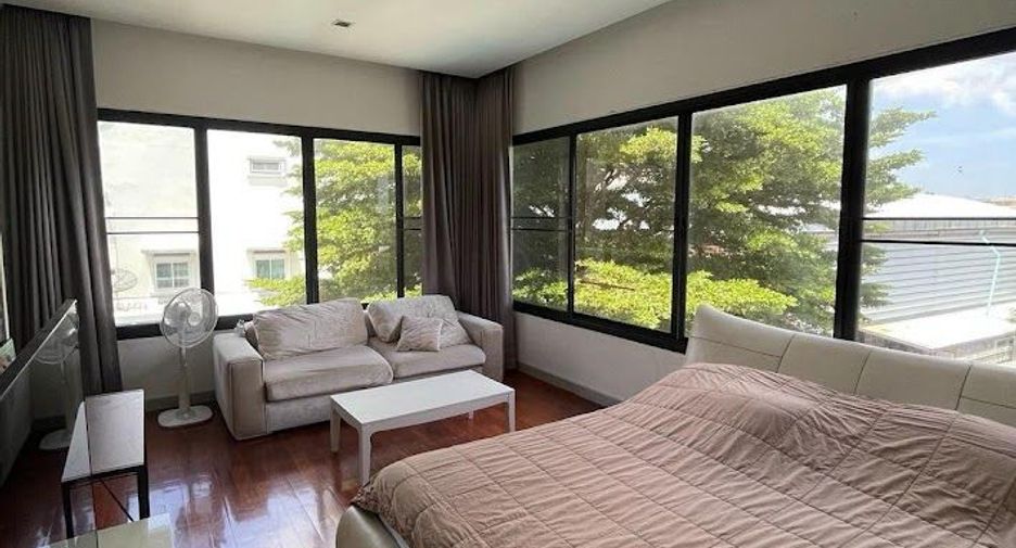 For sale 7 bedrooms house in Bangkok Noi, Bangkok