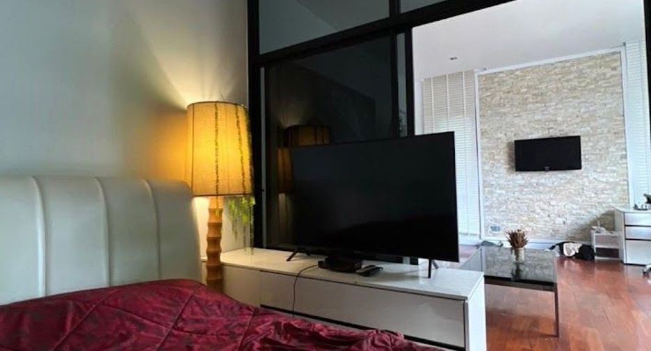 For sale 7 bedrooms house in Bangkok Noi, Bangkok