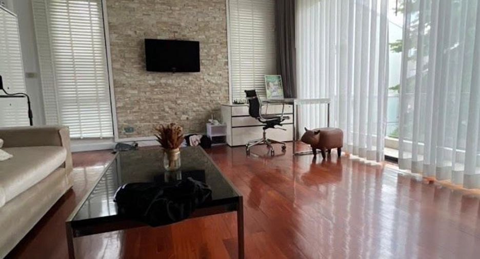 For sale 7 bedrooms house in Bangkok Noi, Bangkok