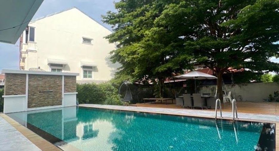 For sale 7 bedrooms house in Bangkok Noi, Bangkok