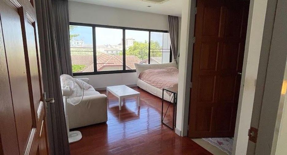 For sale 7 bedrooms house in Bangkok Noi, Bangkok