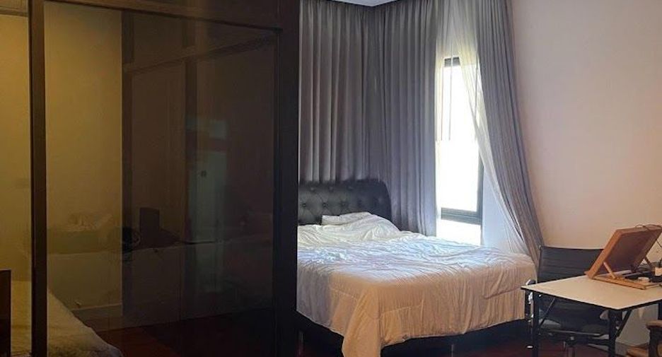 For sale 7 bedrooms house in Bangkok Noi, Bangkok