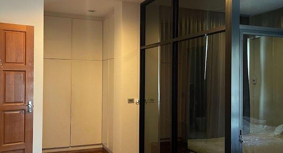 For sale 7 bedrooms house in Bangkok Noi, Bangkok