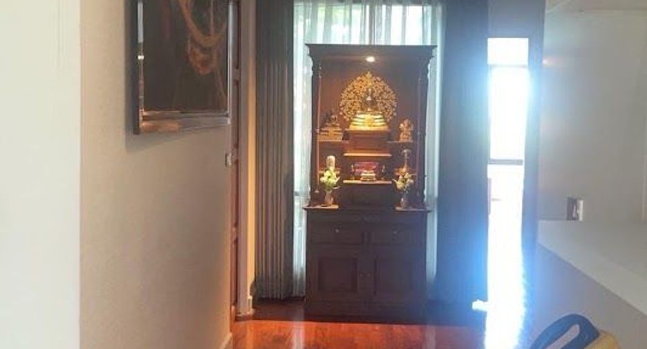 For sale 7 bedrooms house in Bangkok Noi, Bangkok