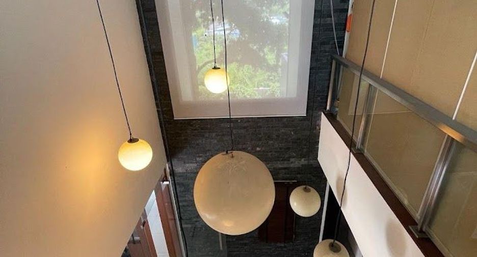 For sale 7 bedrooms house in Bangkok Noi, Bangkok