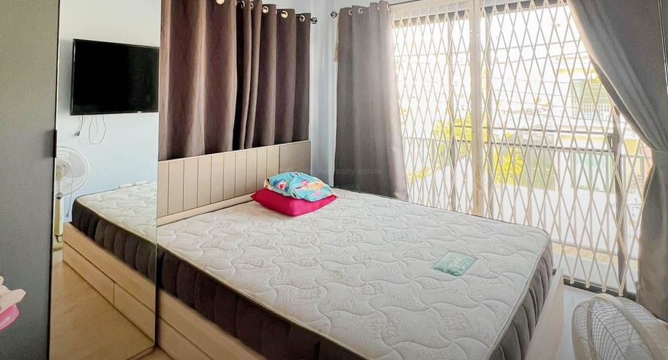 For sale 4 bedrooms townhouse in Lat Krabang, Bangkok