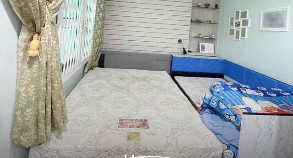 For sale 4 bedrooms townhouse in Lat Krabang, Bangkok