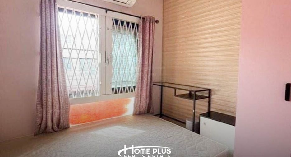 For sale 4 bedrooms townhouse in Lat Krabang, Bangkok