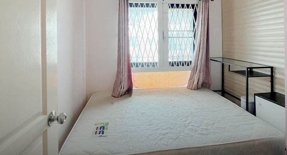 For sale 4 bedrooms townhouse in Lat Krabang, Bangkok