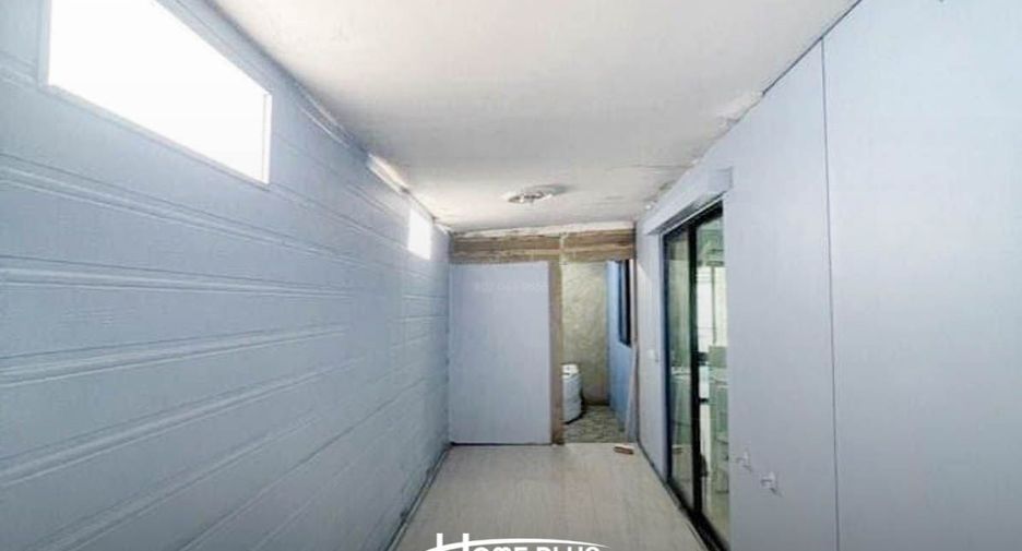 For sale 4 bedrooms townhouse in Lat Krabang, Bangkok