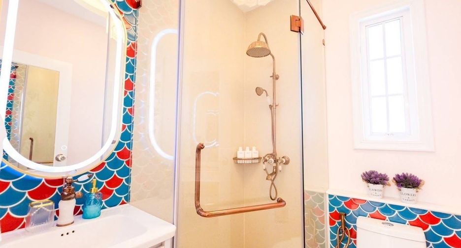 For rent 4 bedrooms townhouse in Lat Phrao, Bangkok
