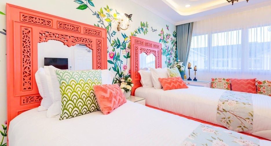 For rent 4 bedrooms townhouse in Lat Phrao, Bangkok