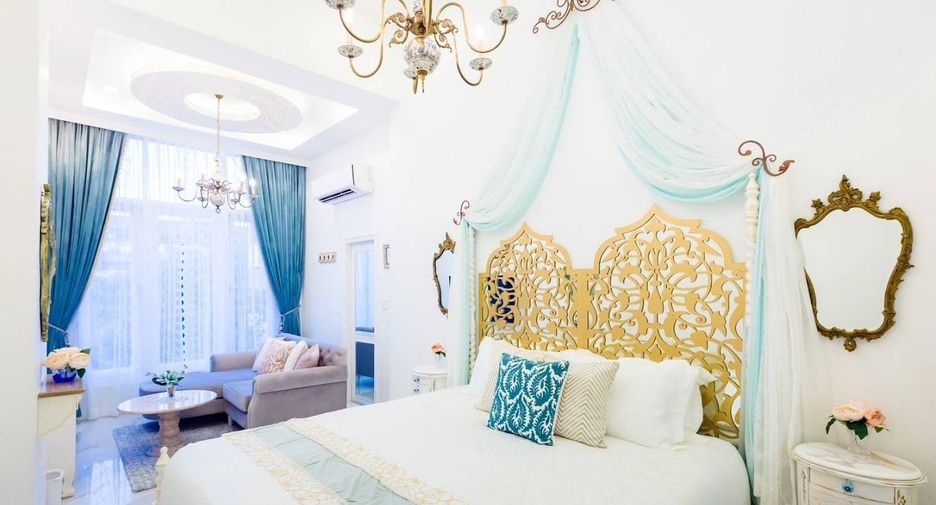 For rent 4 bedrooms townhouse in Lat Phrao, Bangkok