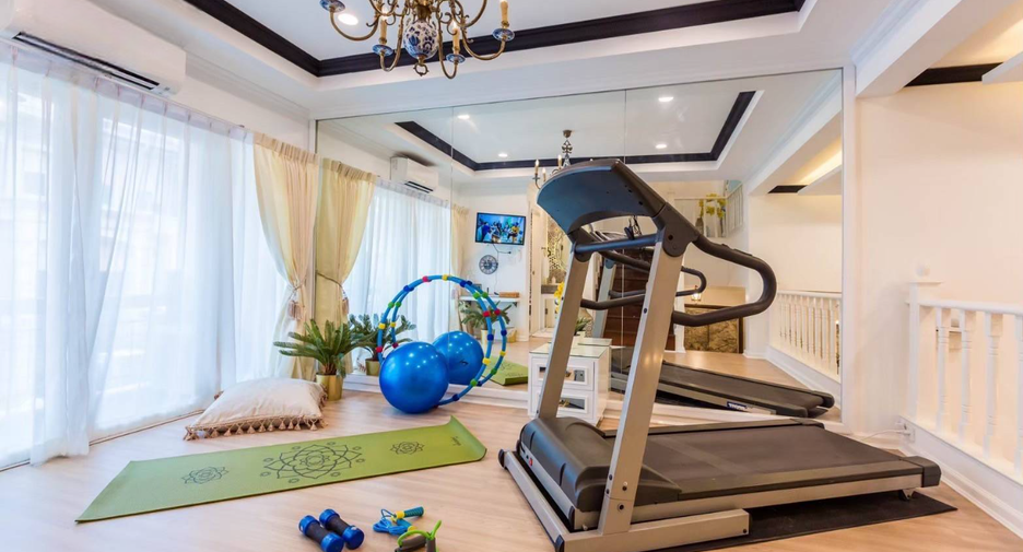 For rent 4 bedrooms townhouse in Lat Phrao, Bangkok