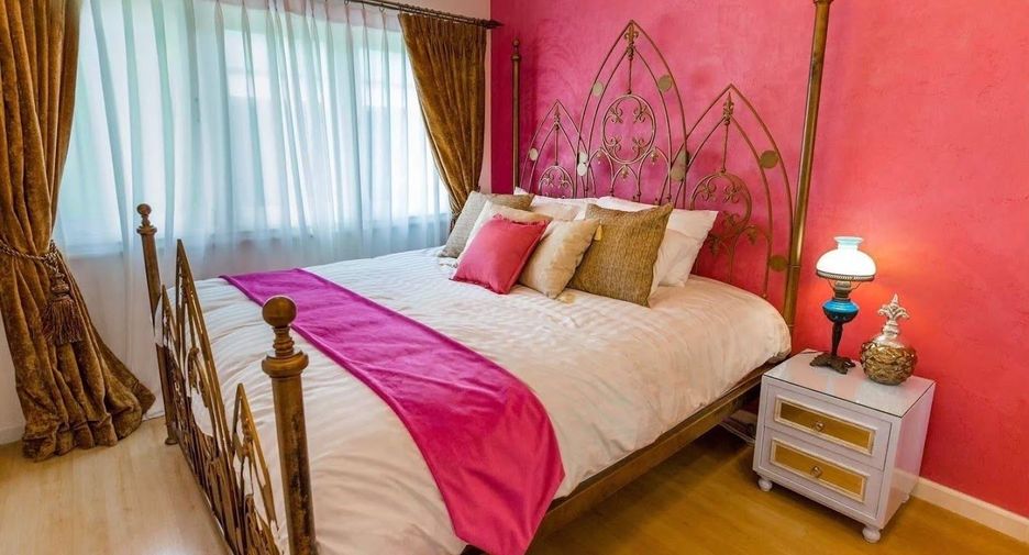 For rent 4 bedrooms townhouse in Lat Phrao, Bangkok