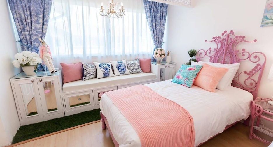 For rent 4 bedrooms townhouse in Lat Phrao, Bangkok