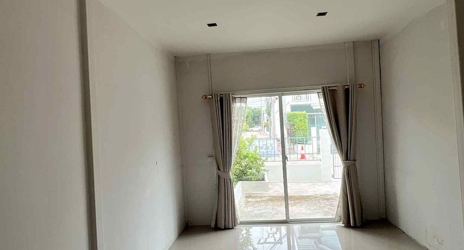 For rent 2 bedrooms townhouse in Bang Phli, Samut Prakan