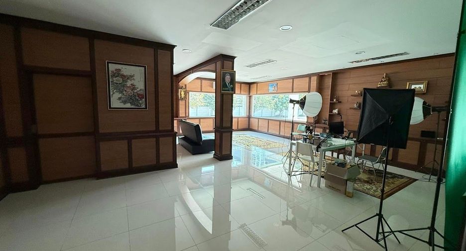 For rent retail Space in Mueang Samut Prakan, Samut Prakan