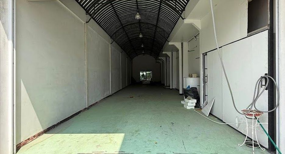 For rent retail Space in Mueang Samut Prakan, Samut Prakan